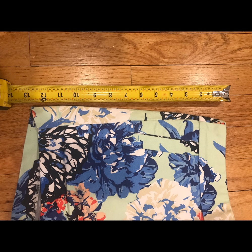 Shorts - Picture 3 of 5